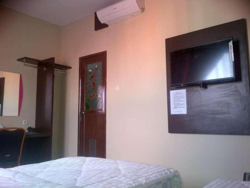 Erin Int Hotel Makassar Exterior photo
