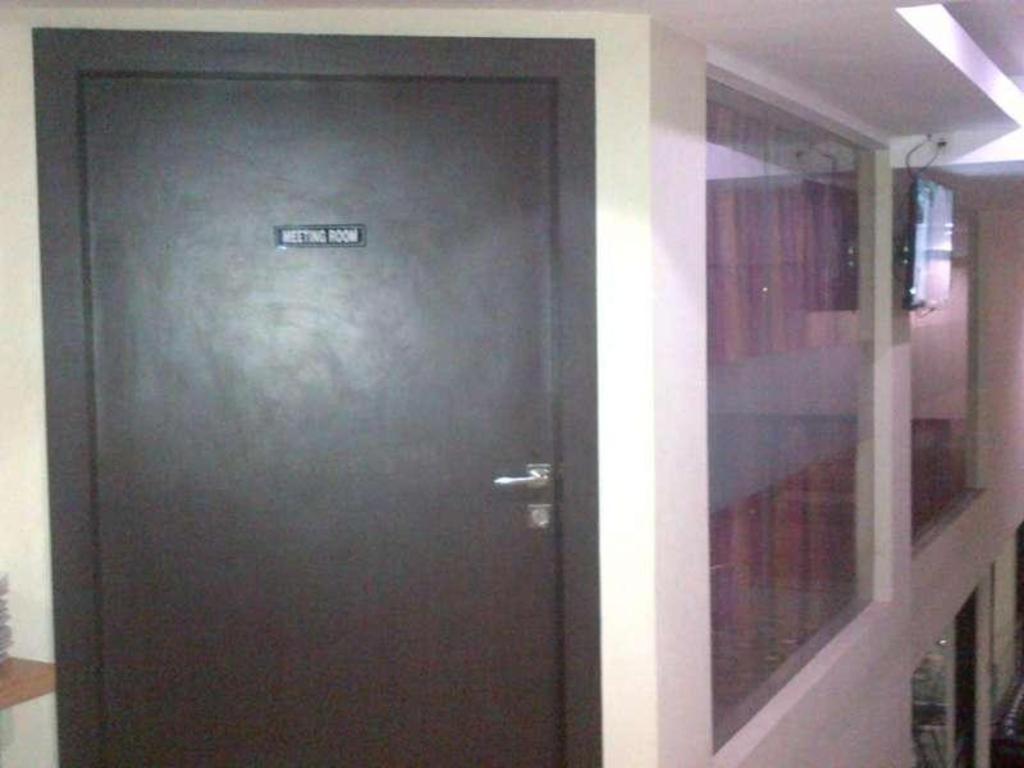 Erin Int Hotel Makassar Exterior photo